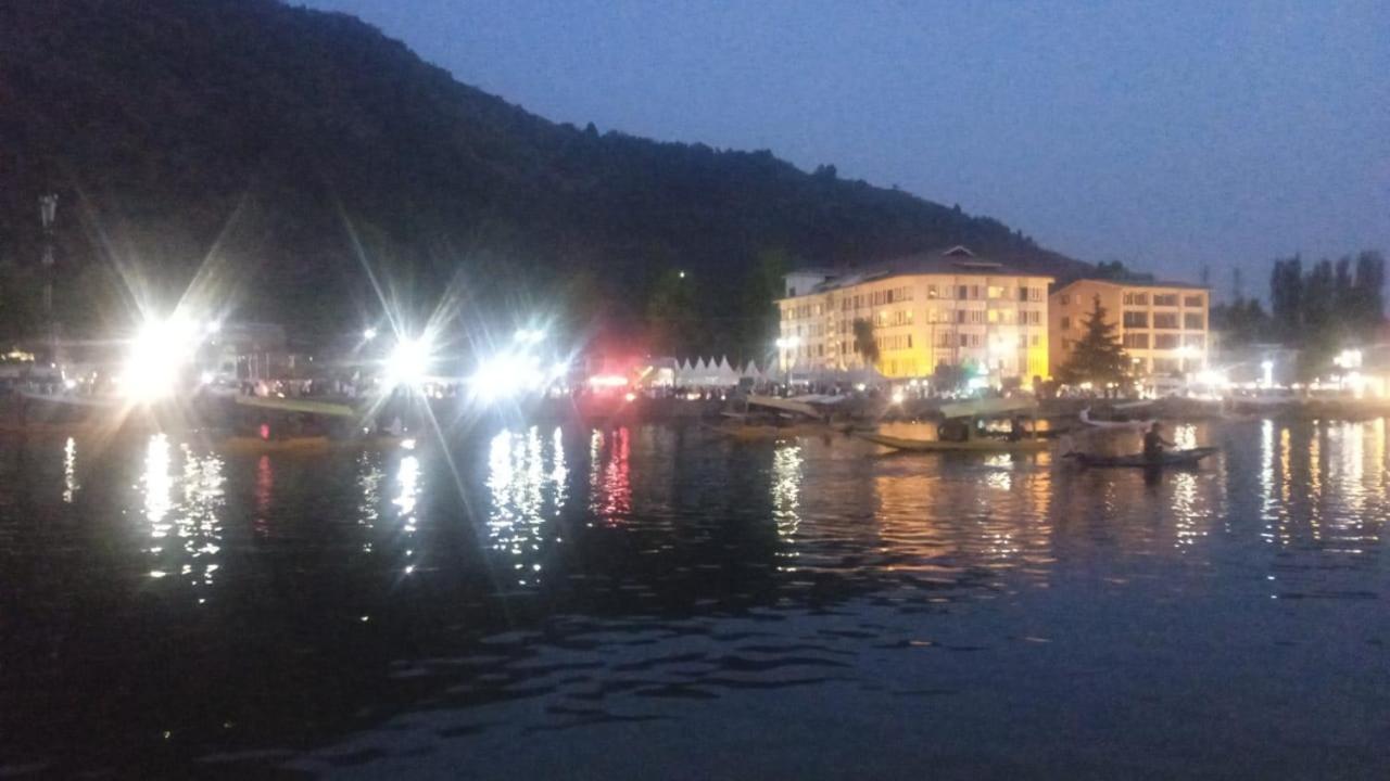 Island Apartment Srinagar  Bagian luar foto