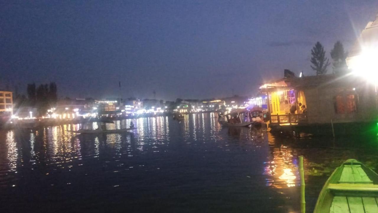 Island Apartment Srinagar  Bagian luar foto